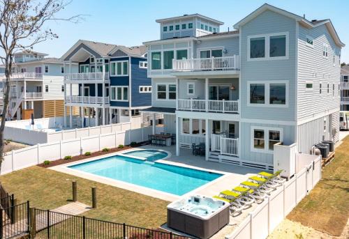 Corolla House | CB20 - Sunset Serenade