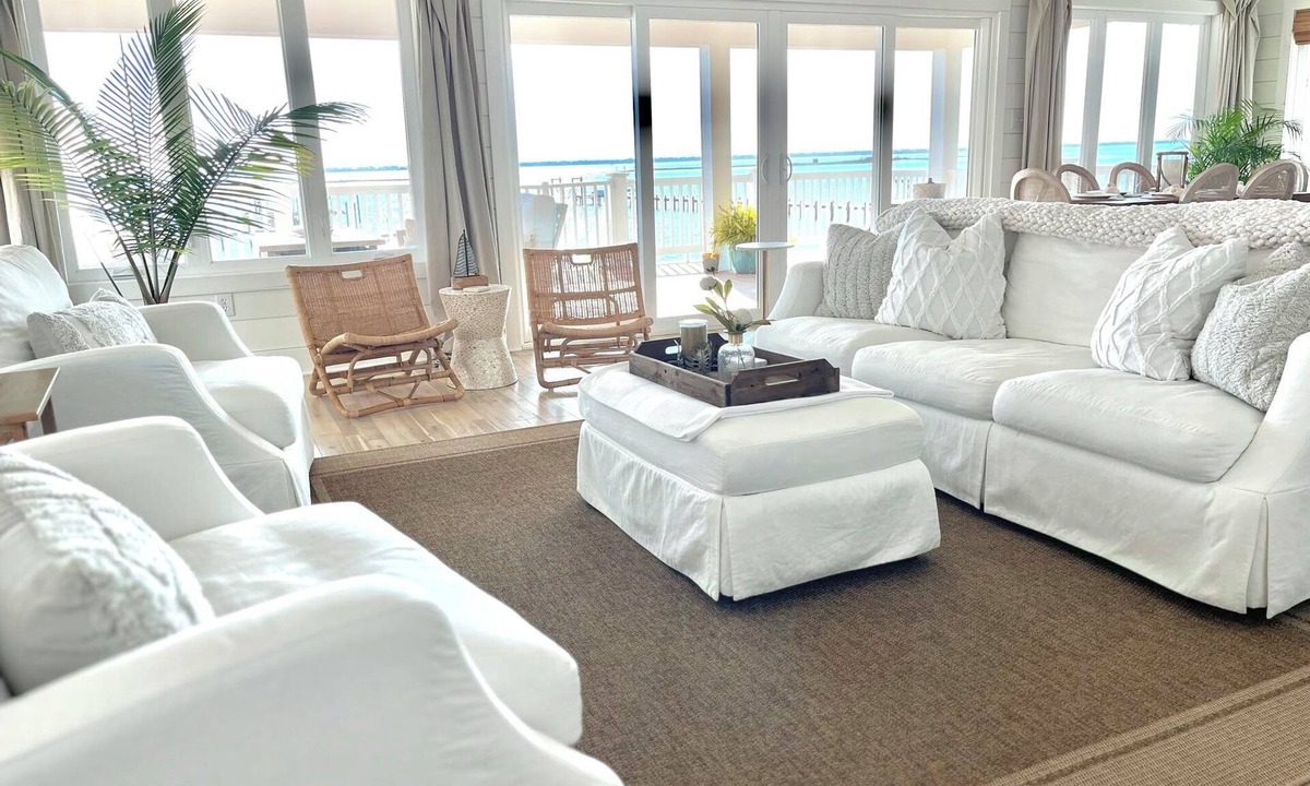 Newport House | Cedar & Salt Cottage -Waterfront, Dock Views, Sleeps 6 -Mins to Beach Newport 🤎
