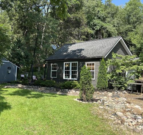 Washtenaw County House | Cedar Valley Cottage Ideal Location Pet friendly Get Away