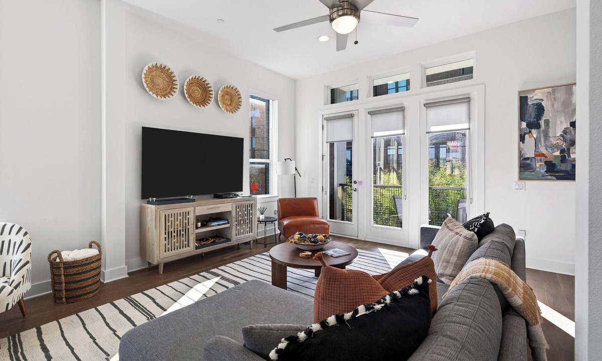 Hancock House | Central Austin Rooftop Home w/Balcony Near UT & Downtown | Concordia Retreat