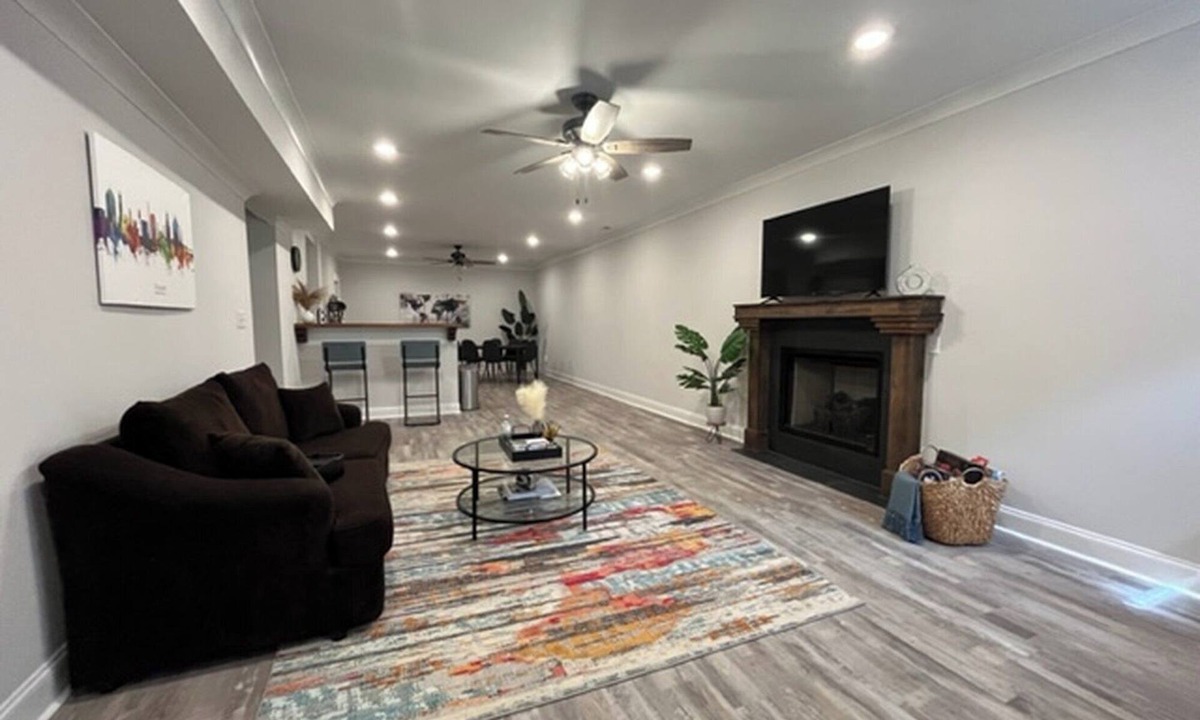 Durham House | Centrally Located 2 Bed, 1 Bath Travel Inspired Sanctuary, 5 Minutes to Downtown