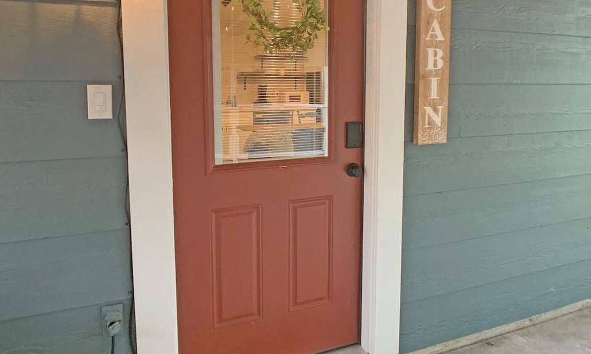 Weatherford Cabin | Centrally Located Urban Cabin 1Bedroom KING bed