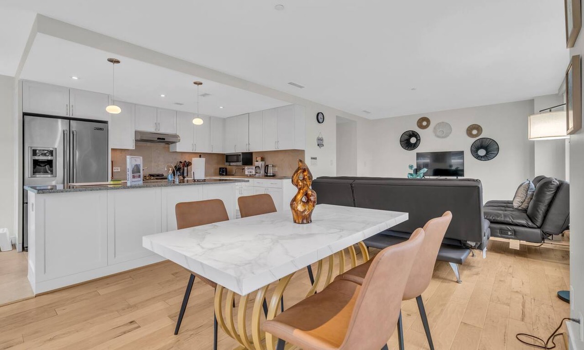 Chinatown Apartment | Centrally located Furnished Apt in Penn Quarter by RedAwning