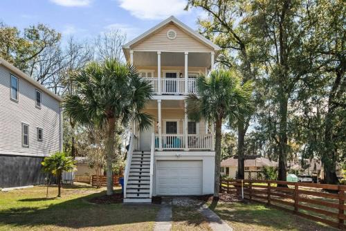 North Charleston House | Charleston 3BR Home · 3 Baths · Porches · Dogs OK