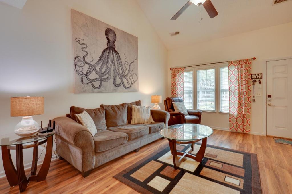 Charleston House | Charleston Townhome Near Credit One Stadium