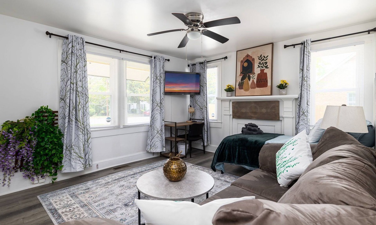 Greensboro Apartment | Charming 1-bedroom apartment with AC, fast WiFi, Ideal for Long Term Stays!