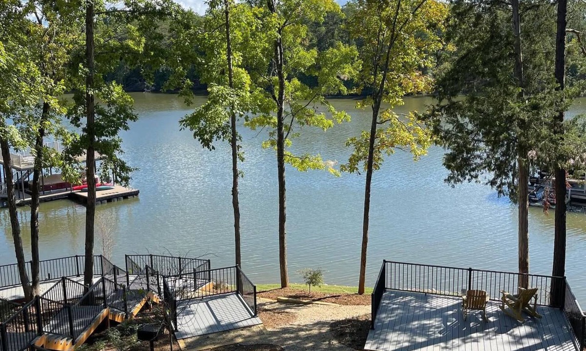 Lancaster House | Charming 1-bedroom in Lancaster with golf course, lake, and restaurant