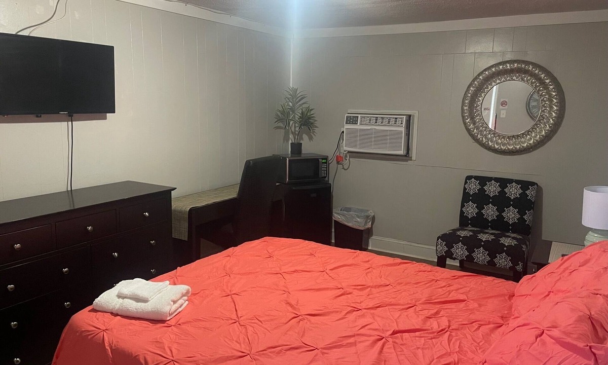 Jacksonville Hotel | Charming 1 Bedroom/1 bath hotel room