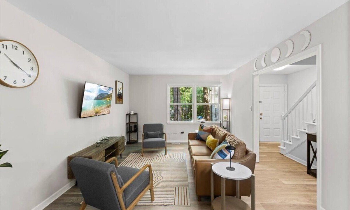 Northwest Raleigh Apartment | Charming 2-bedroom apartment~Centrally located near RDU