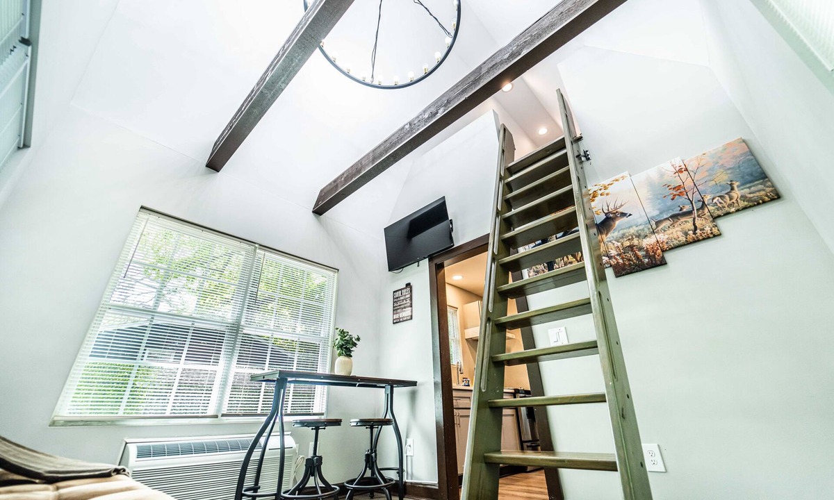 Lincoln Heights Cabin | Charming 2-bedroom cabin close to Uptown Charlotte!