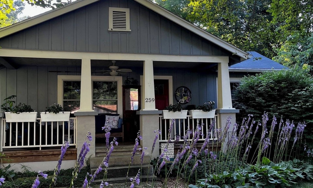 Flat Rock Cottage | Charming 2-bedroom cottage with AC, WiFi in superb Flat Rock