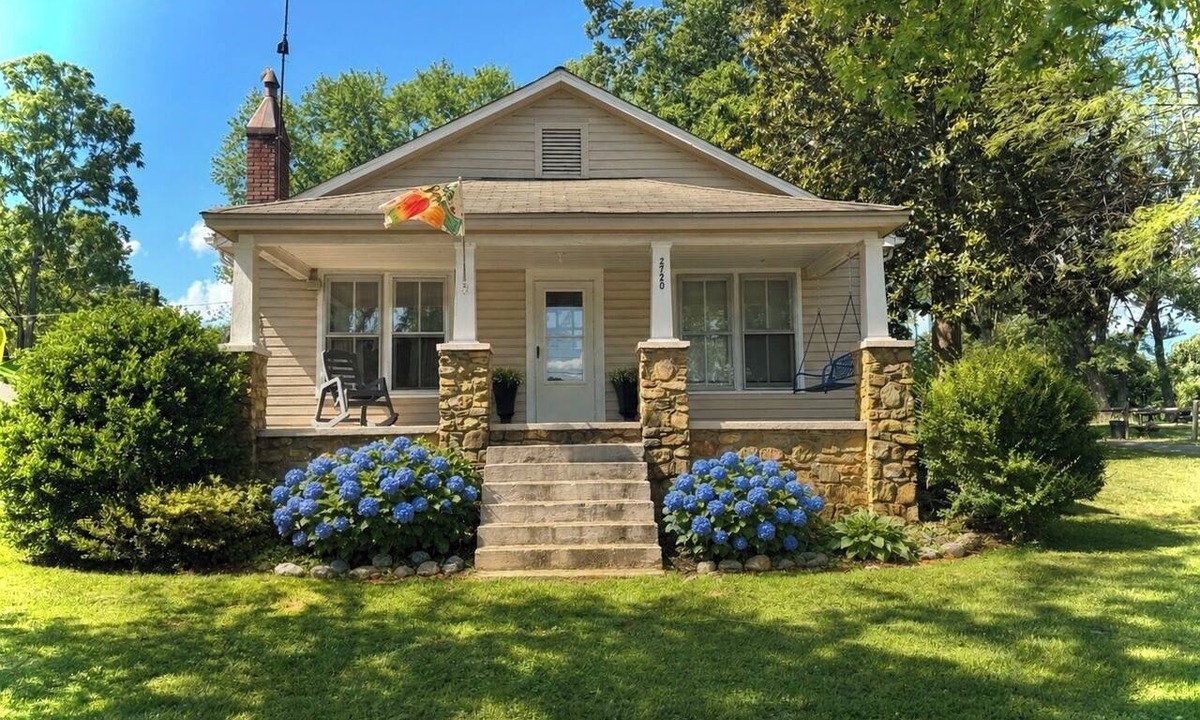 Morganton House | Charming 2-bedroom house in fabulous Morganton