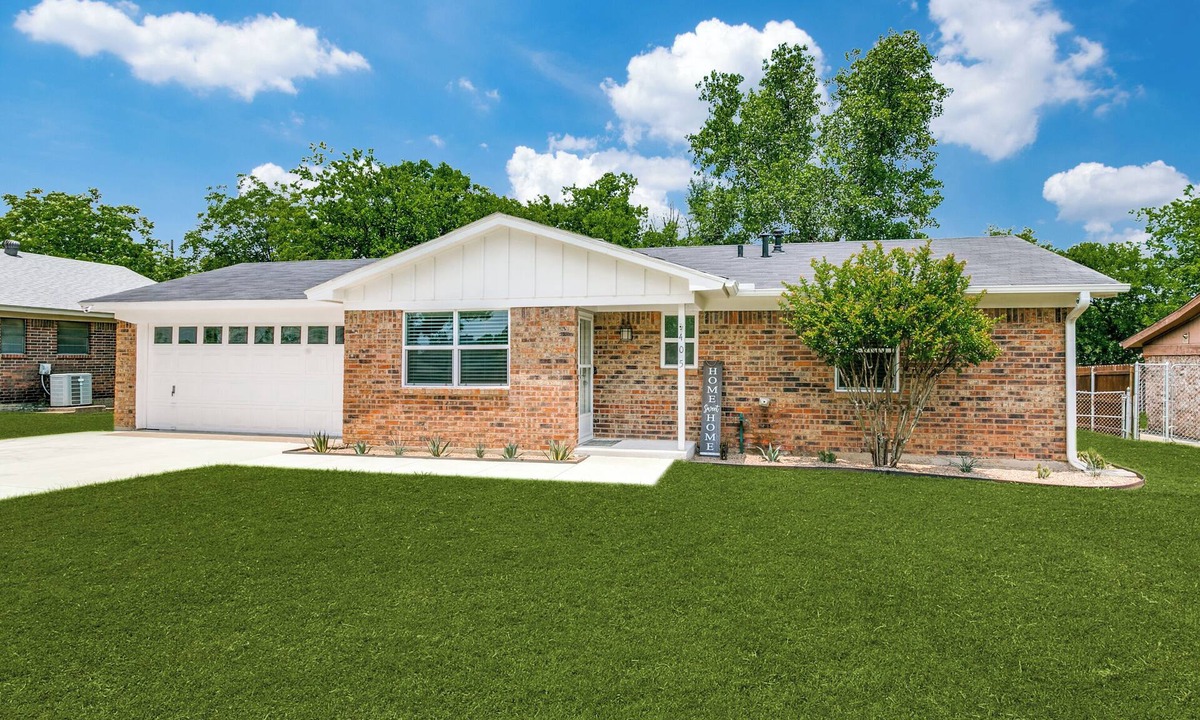 Keller House | Charming 2-bedroom house in lovely Keller with WiFi, AC