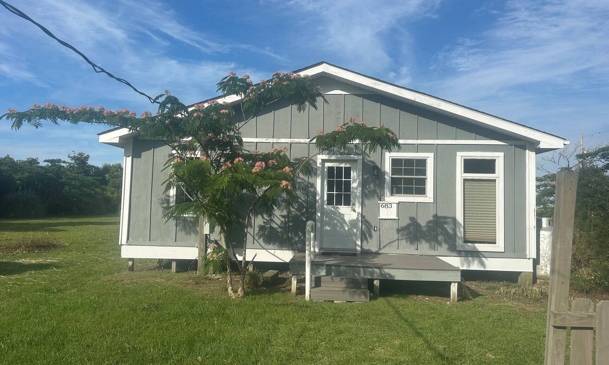 Cedar Island House | Charming 2-bedroom house with private beach access in peaceful Cedar Island