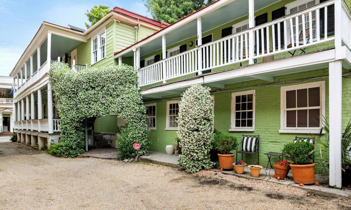 Charleston Historic District House | Charming 2bd Downtown Suite
