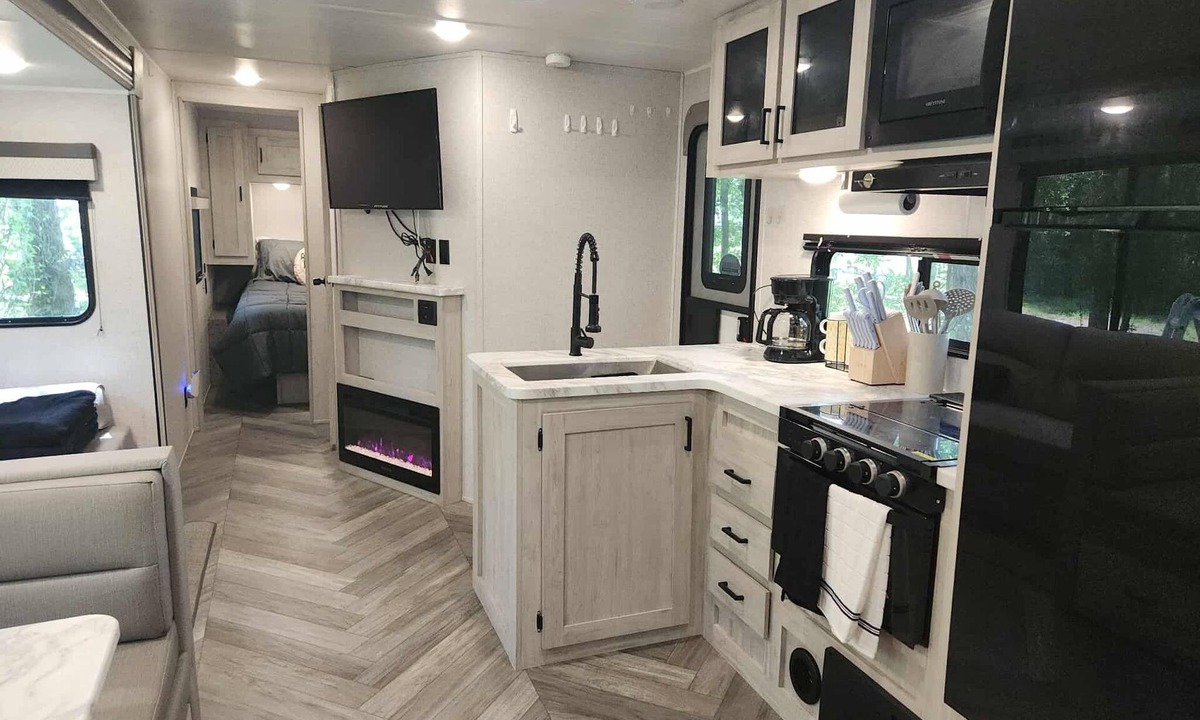 Keystone Heights House | Charming 2BR RV w/ AC, Near Lakes & Parks — Perfect for Families