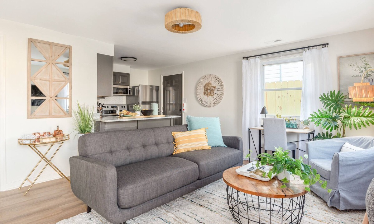 Buckroe Beach House | Charming 2BR Retreat Big Yard - Ideal for 30+ Day Stays