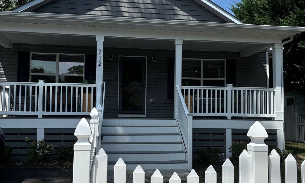 Colonial Beach House | Charming 3-bedroom house with WiFi, AC in delightful Colonial Beach