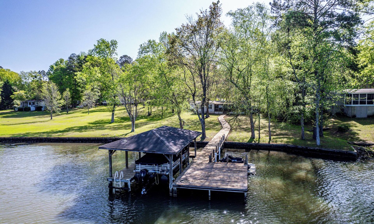 Eatonton House | Charming 3-bedroom house on Big Water in Sparta