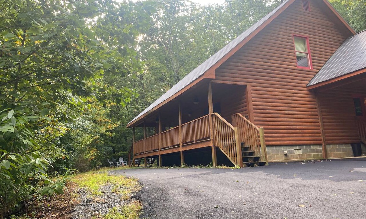 Clarkesville Cabin | Charming 3-bedroom cabin with WiFi, AC in peaceful Clarkesville/Helen