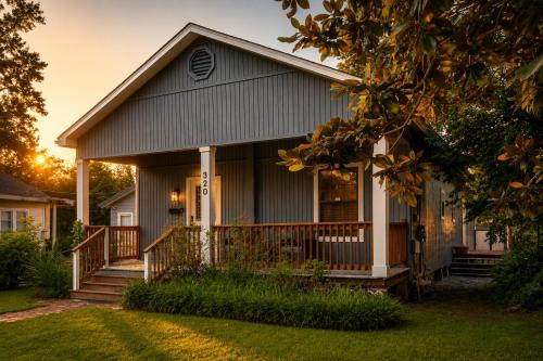 Lafayette Apartment | Charming 3BR Historic Home on Mardi Gras Route
