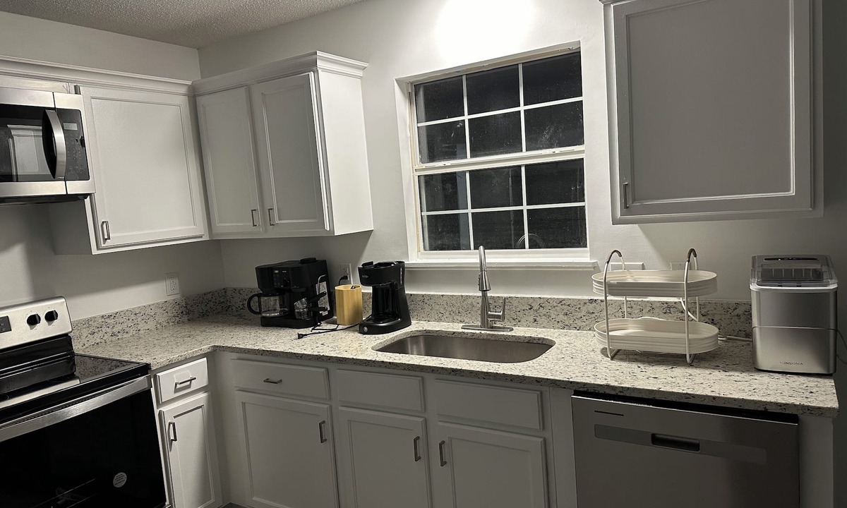 Huntcliff House | Charming 4-bedroom house with WiFi and AC in brilliant Columbia