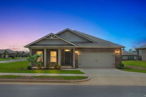 Capshaw House | Charming 4BR Ranch-Style Home Corner Lot