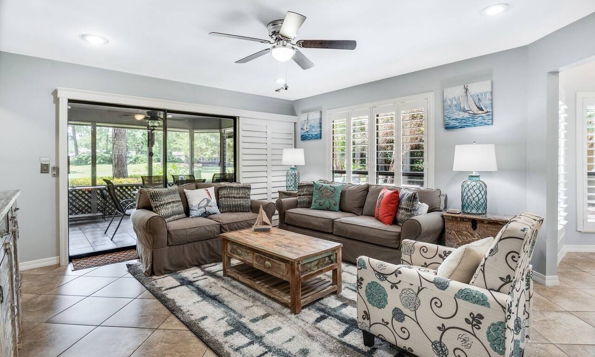Miramar Beach Condo | Charming Beach Cottage with GOLF CART! Golf Course View, Screened Porch, Pool