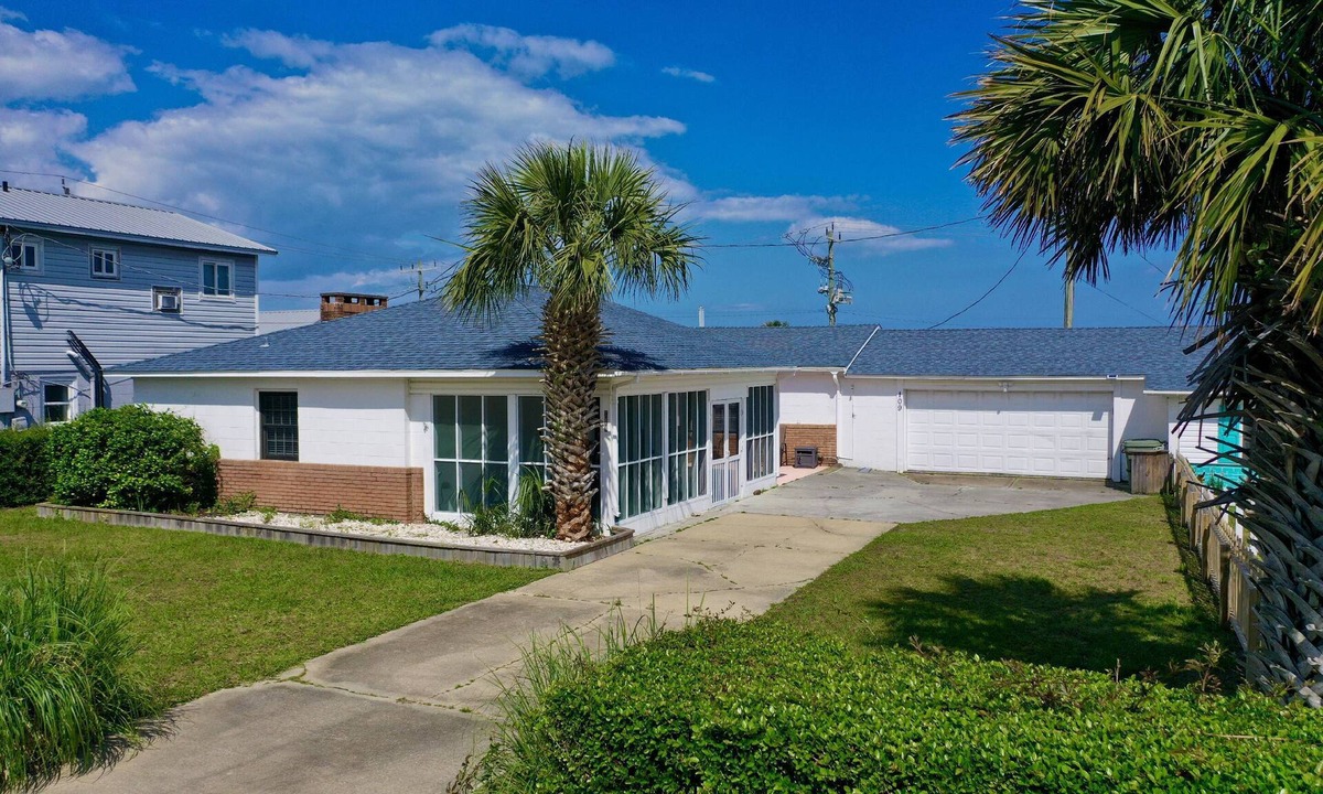 Kure Beach Cottage | Charming Beach Cottage, Less than 1 Block to Beach, Kure Pier + Food, Dog Friendly