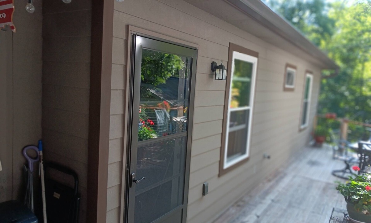 Newland Cabin | Charming cabin nestled in a Blue Ridge mountain resort near ski resorts.