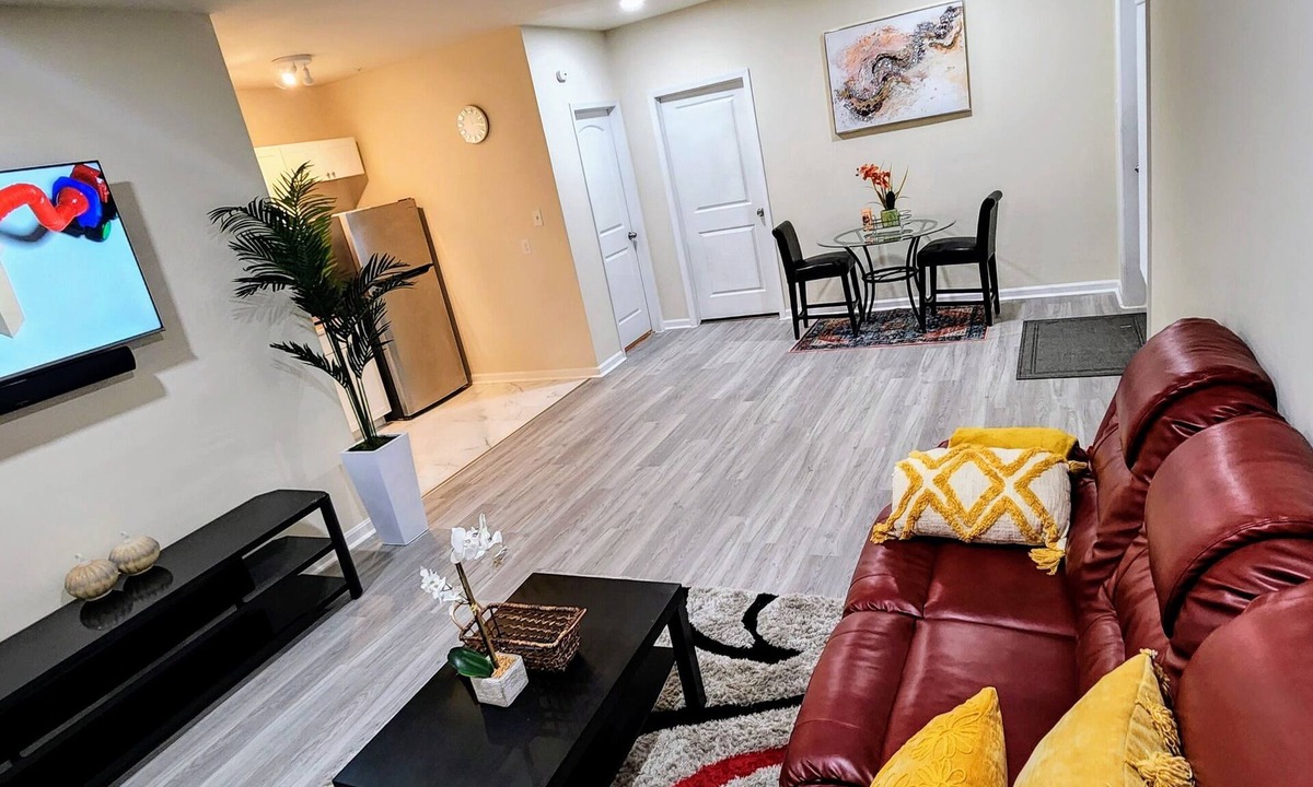 Glenarden House | Charming & cozi Basement in a Family-Friendly Lanham Neighborhood, MD.