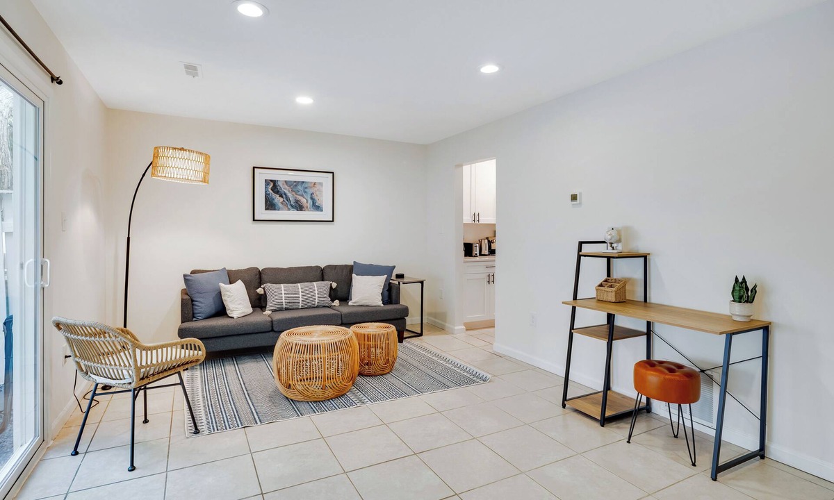 Herndon House | Charming Dulles Oasis 3bed/2.5ba/IAD Family/pet friendly