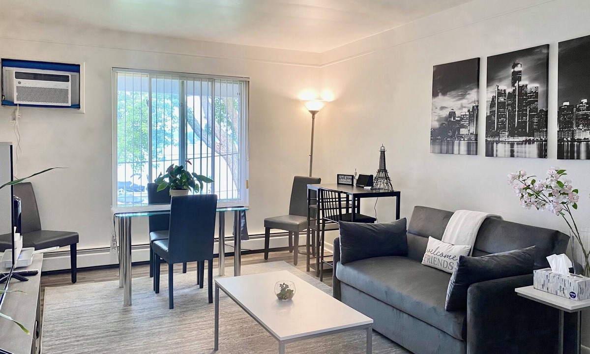 Drayton Plains Apartment | Charming Lakefront Apartment