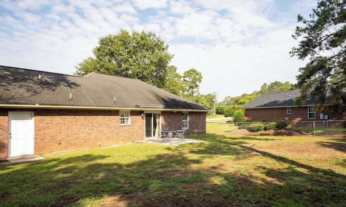 Oakland House | Charming renovated 3-bedroom home in Dalzell with WiFi and fully furnished