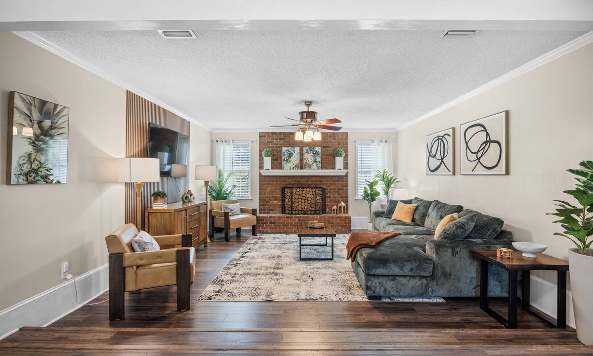 Valdosta House | Charming South Georgia Getaway Near VSU, Moody Airforce Base & Wild Adventures