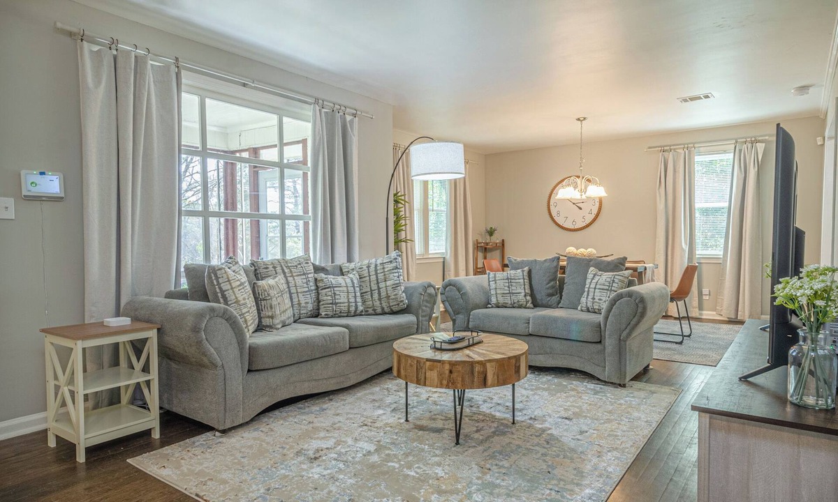 Columbus House | Charming Spacious Home with Game room
