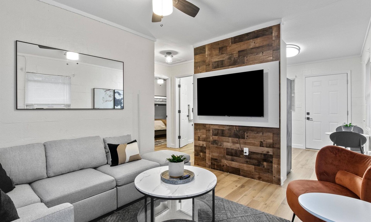 Griffin Heights Apartment | Charming Trio Executive Loft with WiFi, centrally located in Tallahassee