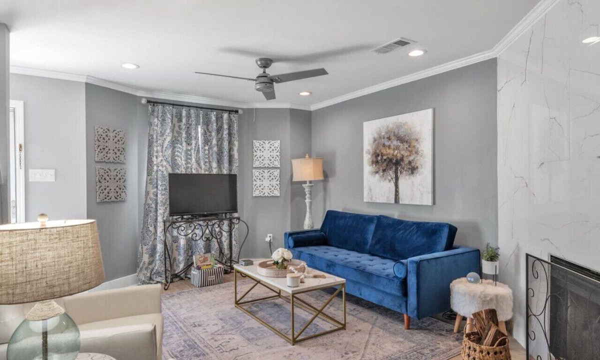 Inniswold Apartment | Charming two ensuites near hospitals & shops. Jefferson Hwy Bluebonnet