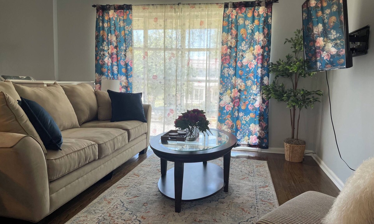Marlton House | Charming Upper Unit in Evesham