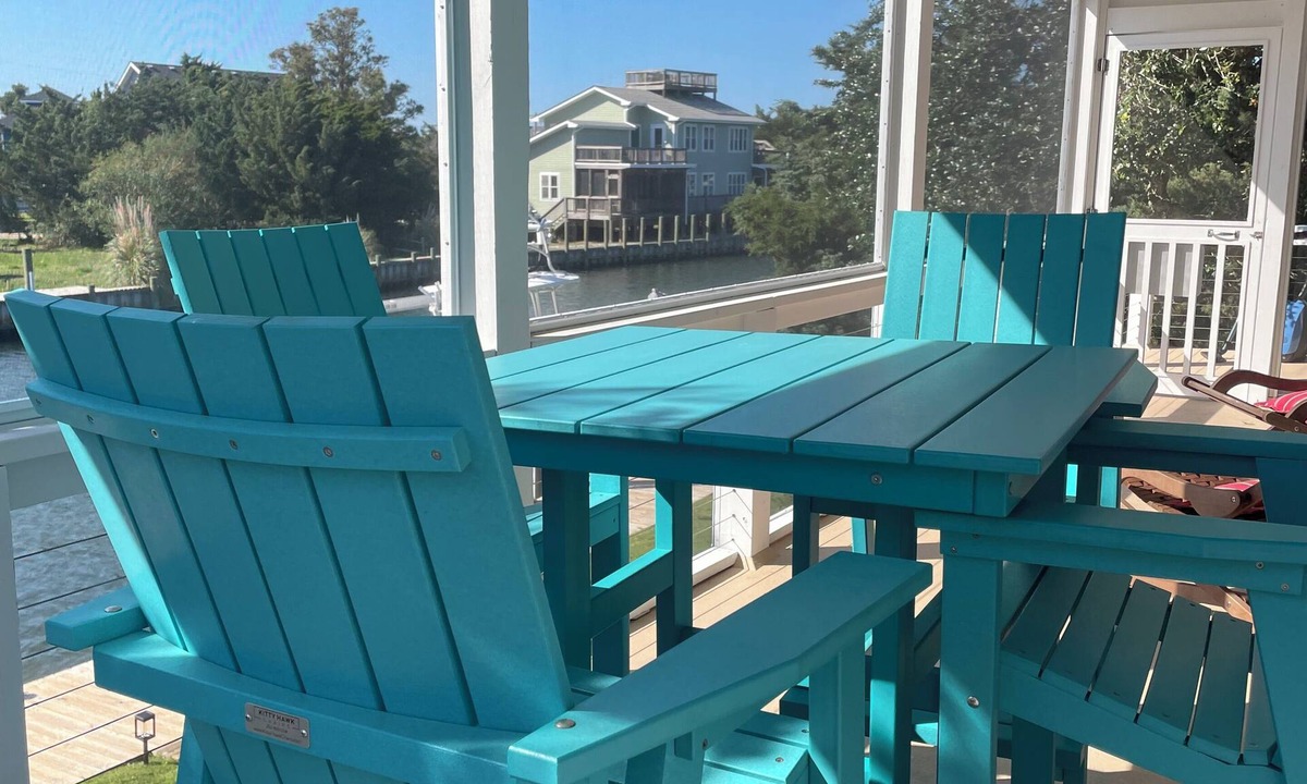Ocracoke Apartment | Charming Waterfront 2-bedroom apartment in enchanting Ocracoke W Dock & kayaks.