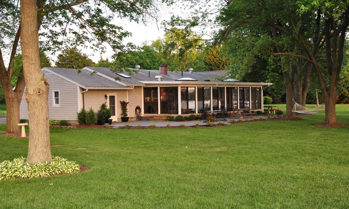 Royal Oak Cottage | Charming Waterfront Cottage Outside St. Michaels Close to the Oaks