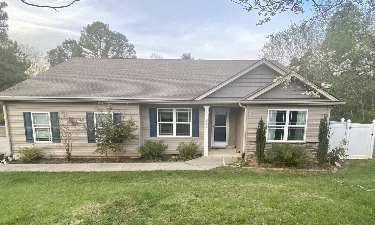 Taylors House | Cheerful 3 bedroom 2 1/2 bath private home with a pool