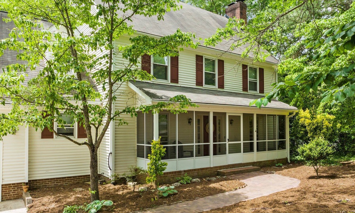 Northwest Raleigh House | Cheerful 4 bedroom with home office near shopping