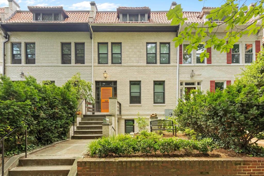 Lanier Heights Apartment | Cheery Flat in Adams Morgan - Mt Pleasant