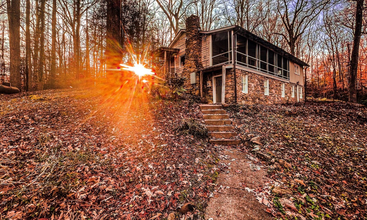 North Chesterfield Cabin | Cherokee Logger's Cabin on The James~15 min to DT!