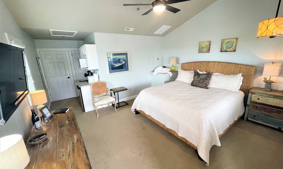 Swansboro Condo | Church Street #7 -Cozy 1-bedroom condo in charming downtown Swansboro