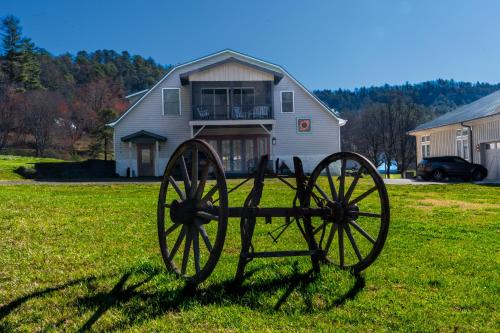 Pisgah Forest House | Circle Square Farm - 15min to Brevard!