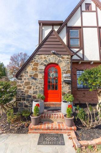 Waverly Hills House | Cityscape Cottage in Arlington, VA