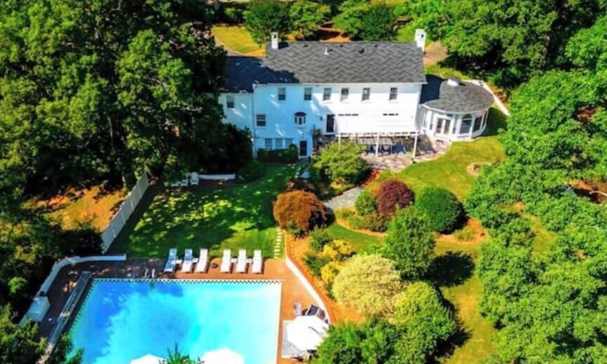 Greenville House | Classic Furman Estate - 8 Beds w/Pool & Pond, Gourmet Kitchen, Movie Theater,