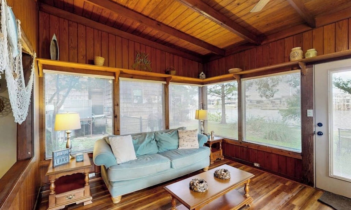 Kingsland House | Classic Lakefront Cottage w/Private Dock, Lovely Lake View, Backyard & WiFi